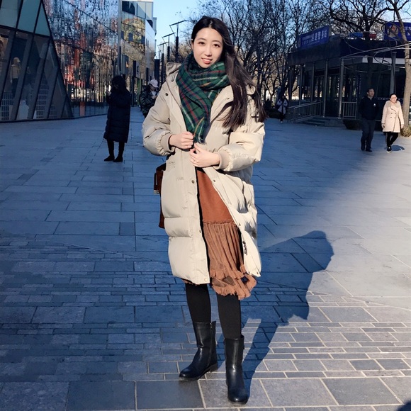 🧥 Oversize Almond Winter Jacket - Picture 2 of 3